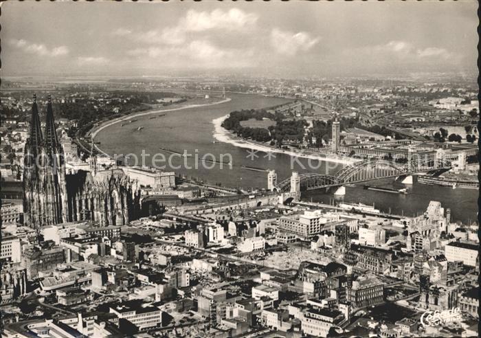 Koeln Rhein Stadtbild mit Dom Rheinbruecke Fliegeraufnahme