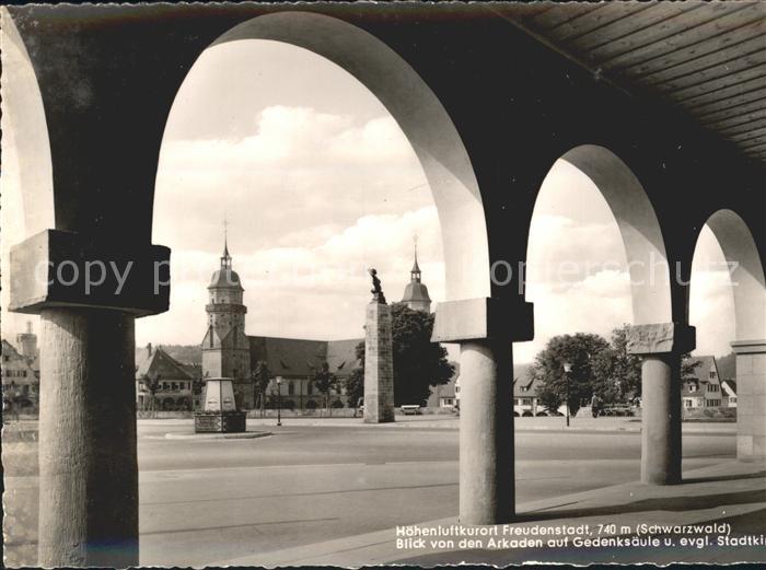 FREUDENSTADT BW Arkaden Gedenksaeule Stadtkirche Hoehenluftkurort Schwarzwald