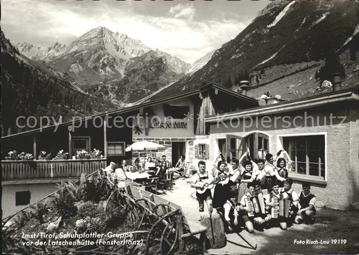 Imst Tirol Schuhplattlergruppe vor Latschenhuette