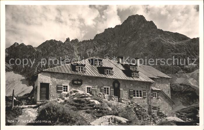 Prinz Luitpold Haus mit Fuchskarspitze Allgaeuer Alpen