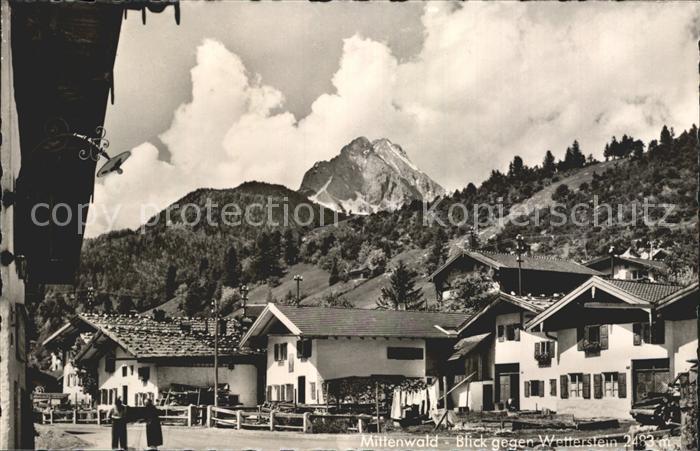 Mittenwald Bayern Ortspartie mit Blick gegen Wetterstein
