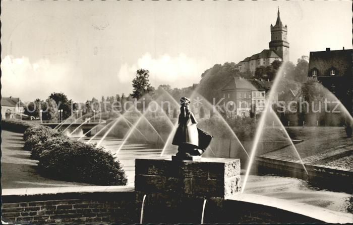 Kleve Schuesterkes Brunnen mit Schwanenburg Wasserspiele