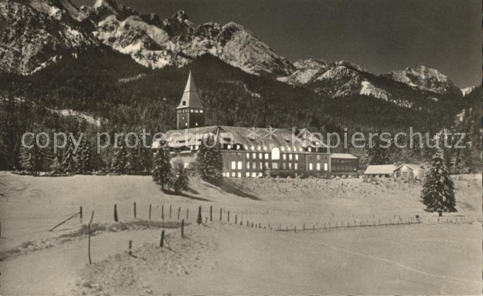 Elmau Schloss mit Dreitorspitze bei Mondschein Winterpanorama