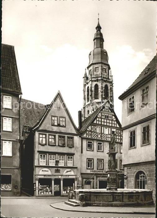 Coburg Bayern Rueckertbrunnen und Morizkirche