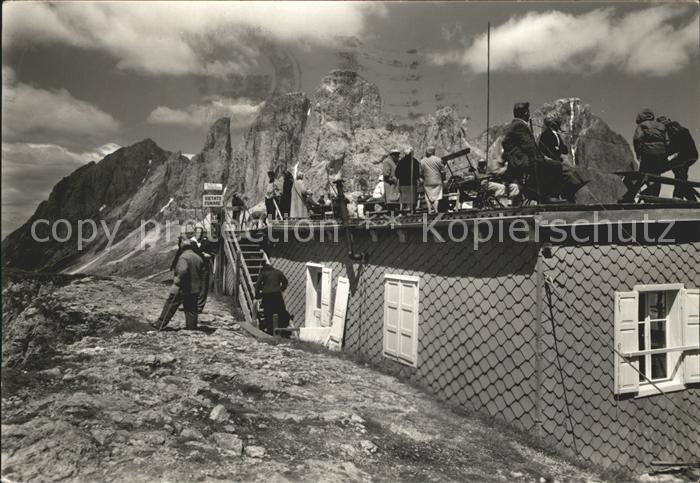 Sassolungo Langkofel Rifugio Col Rodella Schutzhuette Langkofelgruppe