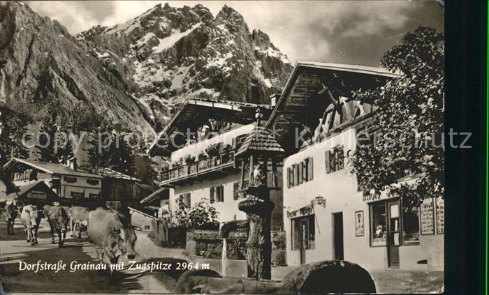 Grainau Dorfstrasse mit Zugspitze