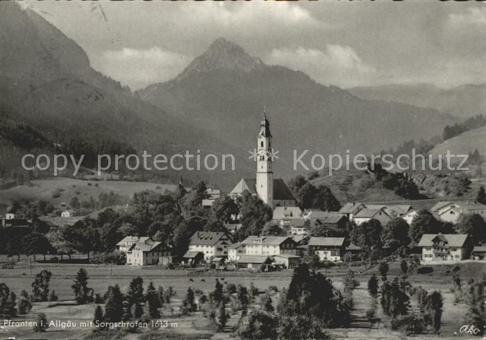 Pfronten Ostallgaeu Bayern Ortsansicht mit Kirche Sorgschrofen Allgaeuer Alpen