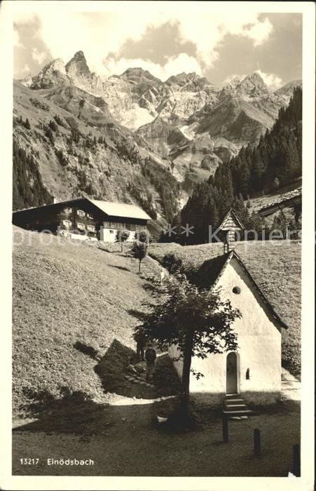Einoedsbach Kapelle mit Maedelegabelgruppe