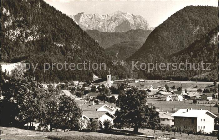 Inzell Traunstein Bayern Ortsansicht mit Kirche Blick zur Reiteralpe