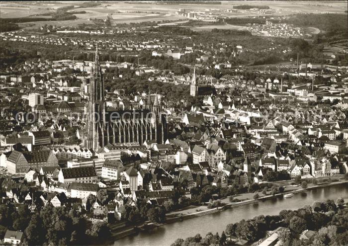 Ulm Donau Stadtbild mit Muenster Fliegeraufnahme