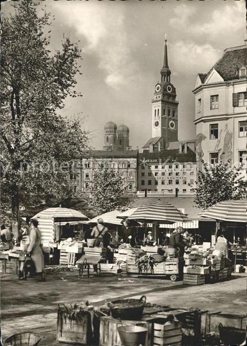 Muenchen Bayern Idyll am Viktualienmarkt Kirchturm