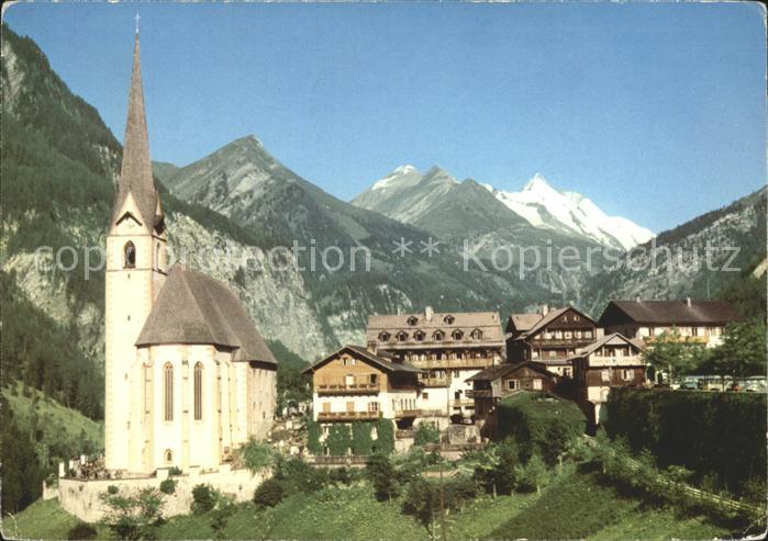 Heiligenblut Kaernten mit Kirche und Grossglockner