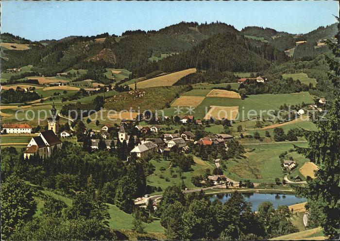 Waldhausen Oberoesterreich mit Schlossberg Barockkirche und Badesee