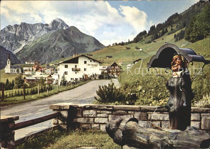Hirschegg Kleinwalsertal Vorarlberg Ignazbrunnen mit Widderstein und Baerenkopf