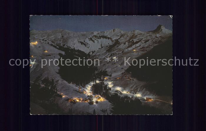 Damuels Vorarlberg Wintersportplatz bei Nacht