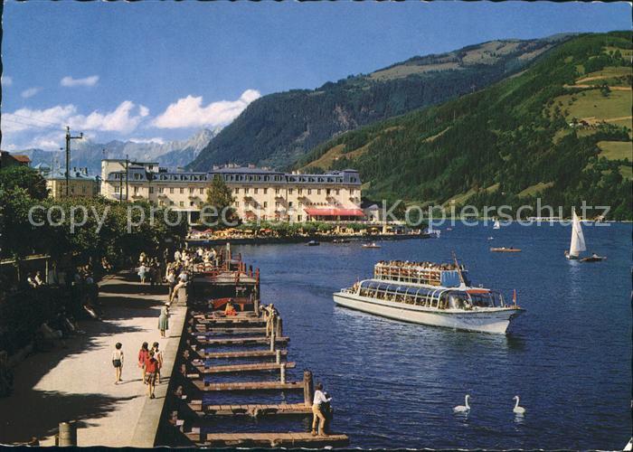 Zell See Seepromenade mit Grandhotel und Steinernem Meer Fahrgastschiff