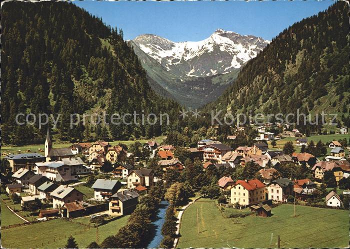 Mallnitz Kaernten mit Tauerntal und Geiselkopf