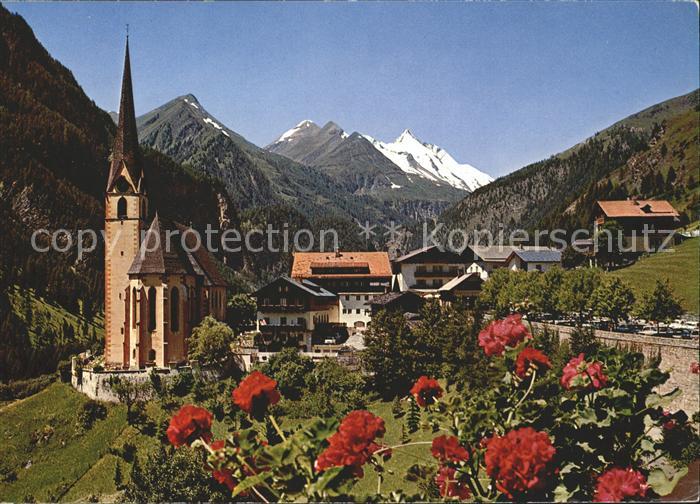 Heiligenblut Kaernten an der Grossglockner Hochalpenstrasse mit Grossglockner