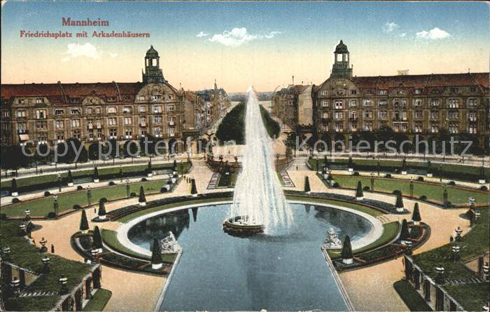 MANNHEIM BW Friedrichsplatz Arkadenhaeuser Fontaene