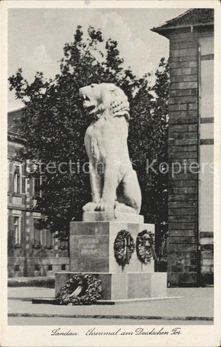 Landau Pfalz Ehrenmal am Deutschen Tor Loewenskulptur