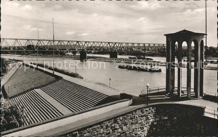 Neuwied Rhein Deich mit Rheinbruecke
