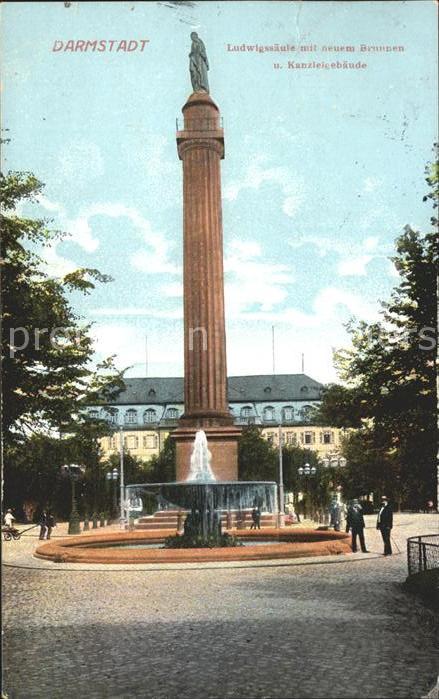 Darmstadt Ludwigssaeule mit neuem Brunnen Kanzleigebaeude