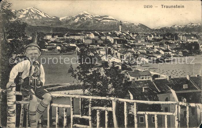Traunstein Oberbayern Gesamtansicht Trachtenjunge