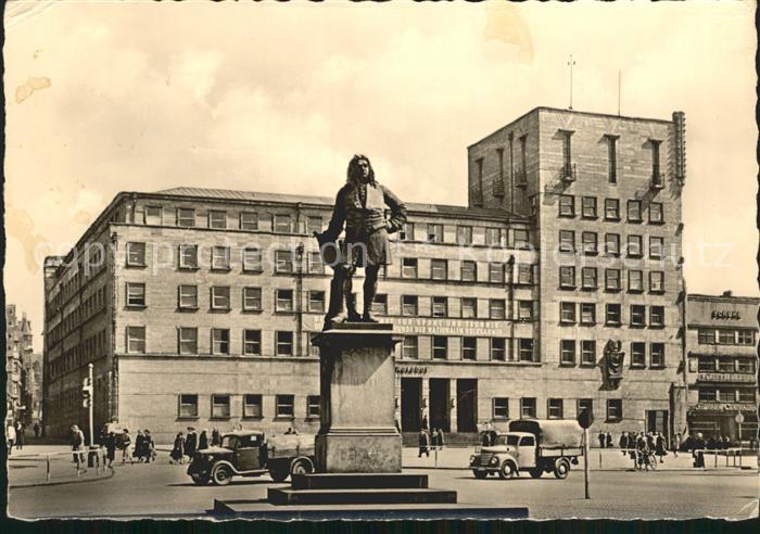 Halle Saale Ratshof mit Haendel Denkmal