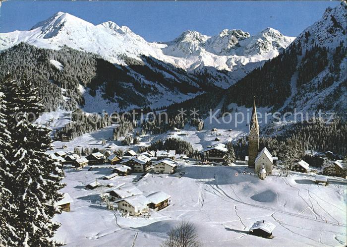 Mittelberg Kleinwalsertal mit Schafalpenkoepfen und Hammerspitze
