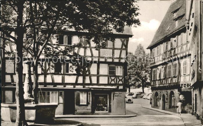 Bensheim Bergstrasse Alte Fachwerkhaeuser mit Brunnen