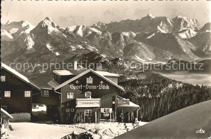 Nesselwang Allgaeu Bayern Sportheim Beck mit Saeuling und Zugspitze