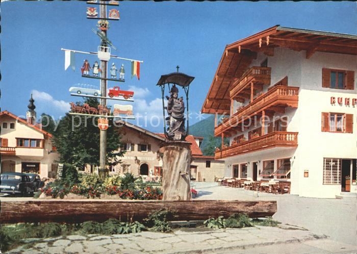 Ruhpolding Bayern Dorfplatz mit Maibaum