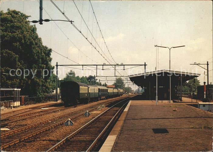 Dieren Bahnhof mit Zug