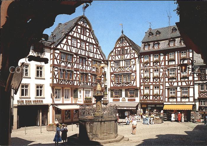 BERNKASTEL-KUES Berncastel Rheinland-Pfalz Marktplatz Fachwerk
