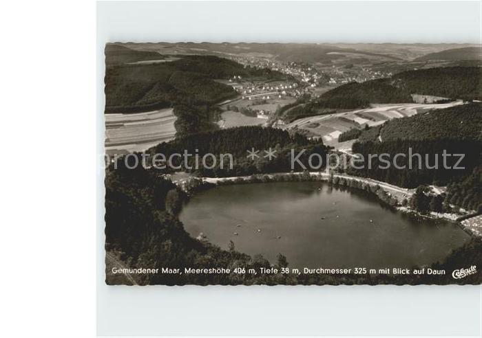 Daun Eifel Gemuendener Maar Fliegeraufnahme