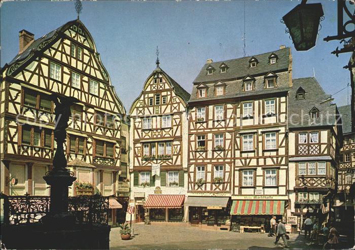 BERNKASTEL-KUES Berncastel Rheinland-Pfalz Markt Michaelsbrunnen