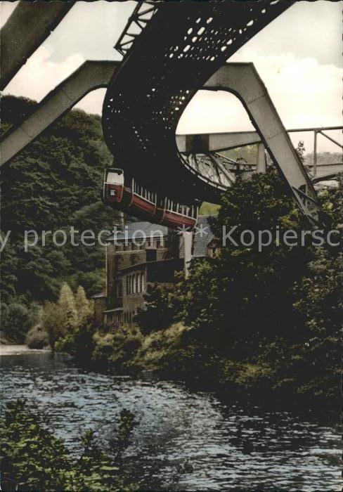 WUPPERTAL NRW Die Schwebebahn ueber der Wupper