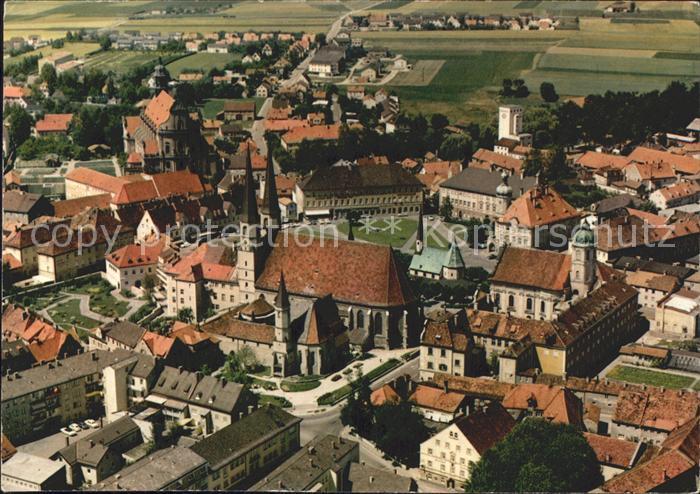 Altoetting Wallfahrtsort Fliegeraufnahme Kapellplatz und Basilika
