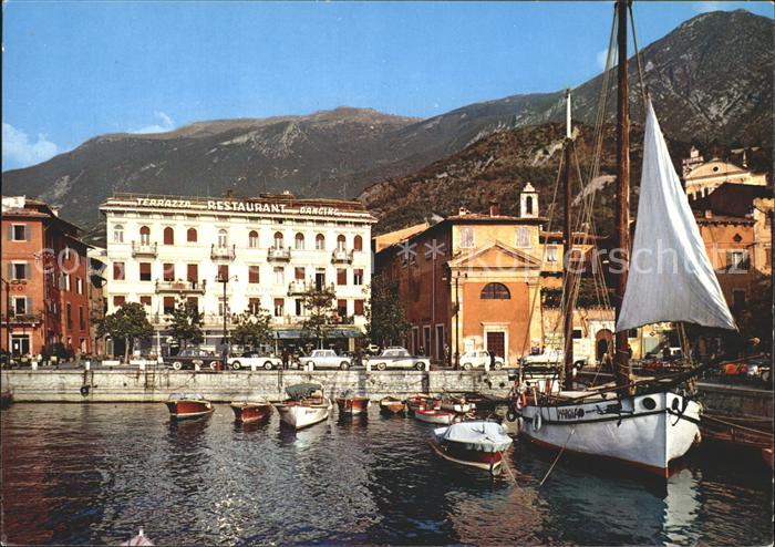 Malcesine Lago di Garda Kleiner Hafen Segelschiff Boote