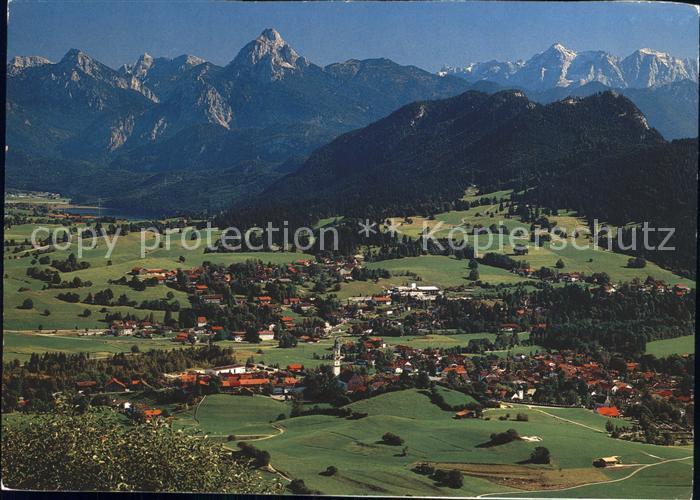 Pfronten Ostallgaeu Bayern mit Saeuling und Zugspitze