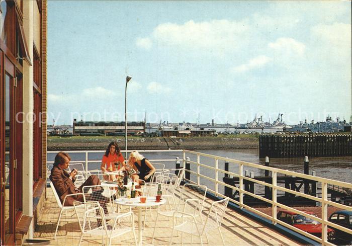 Den Helder Terrassen Cafe Lands End met zicht op haven