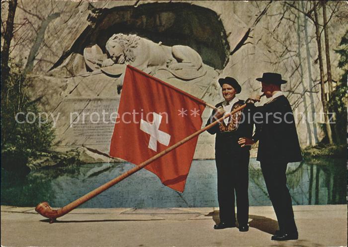 Alphorn Alphornblaeser Luzern Loewendenkmal Fahnenschwinger