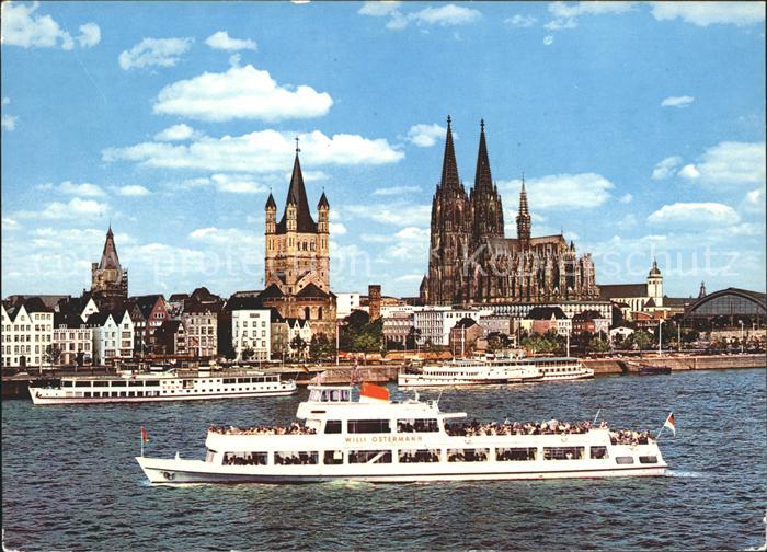Motorschiffe Koeln am Rhein Rheinufer Dom Dampferanlegestellen