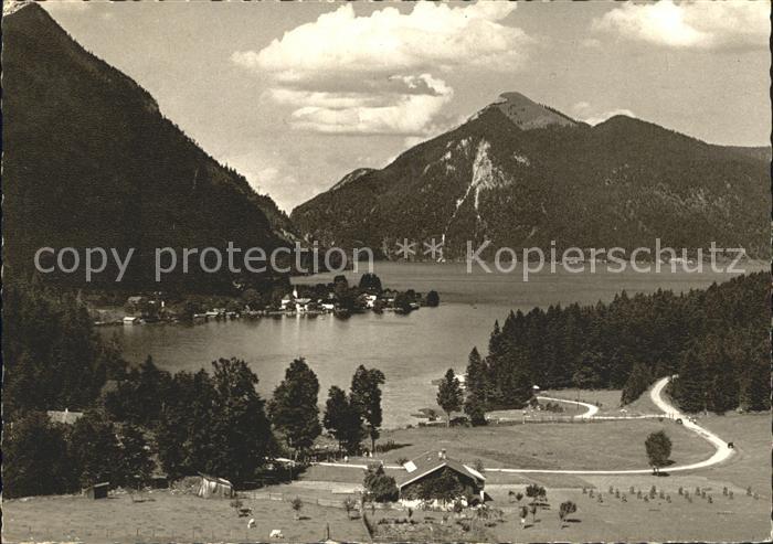 Walchensee mit Dorf Walchsee und Jochberg