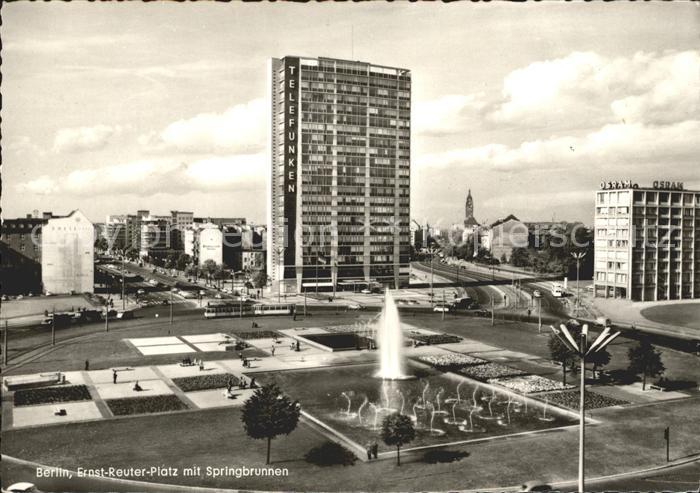 BERLIN  CITY Ernst Reute Platz mit Springbrunnen