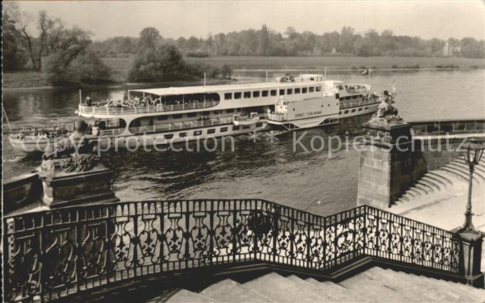 Pillnitz Am Schloss Pillnitz mit Dampfer Ernst Thaelmann