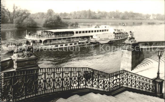 Pillnitz Am Schloss Pillnitz mit MS Ernst Thaelmann