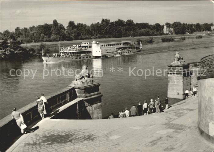 Pillnitz MS Friedrich Engels am Schloss Pillnitz