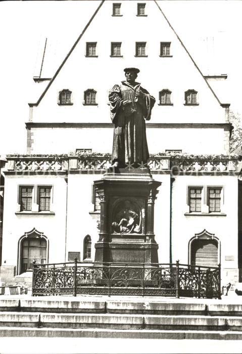 Eisleben Lutherdenkmal und Rathaus