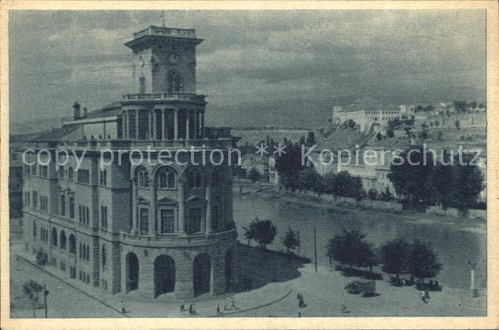 Skopje Skoplje Gebaeude am Fluss